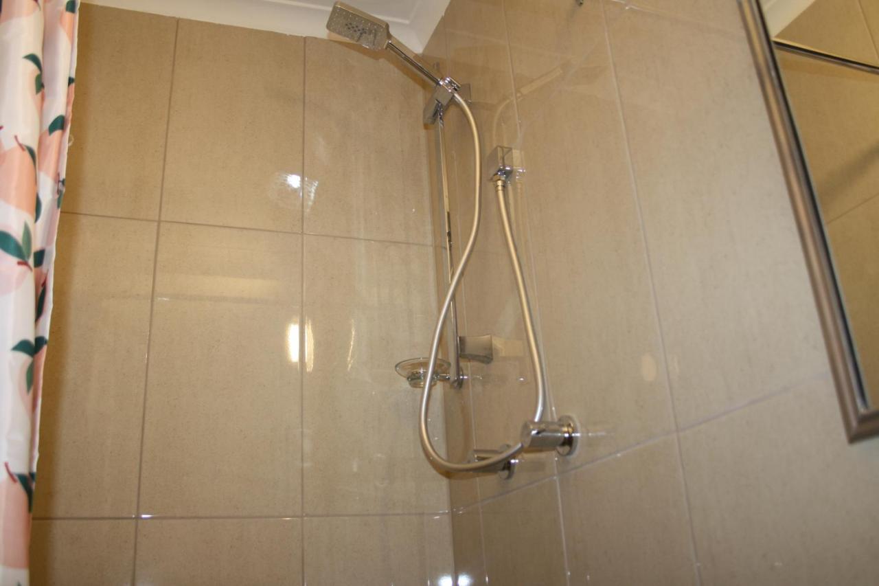Bradman Motor Inn Кутамундра Экстерьер фото