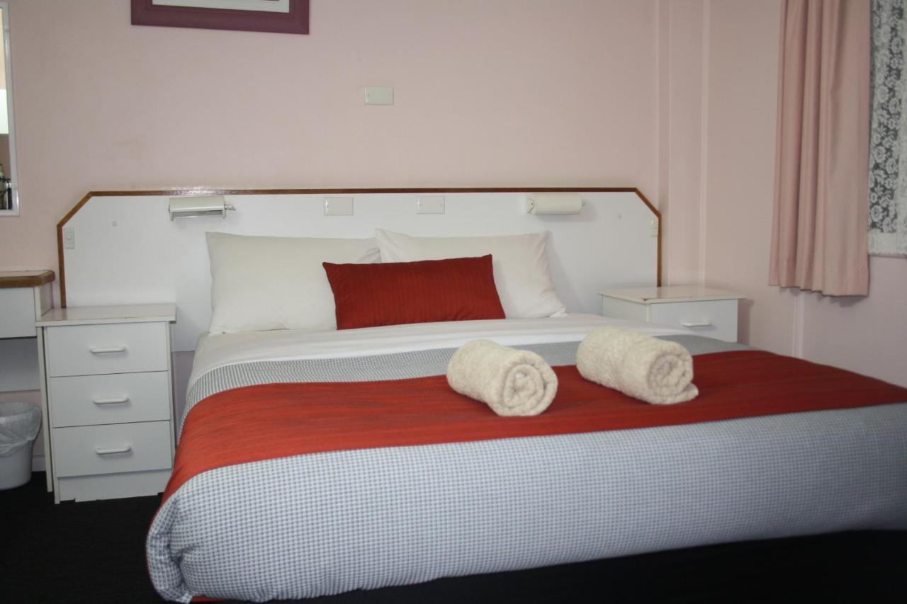 Bradman Motor Inn Кутамундра Экстерьер фото