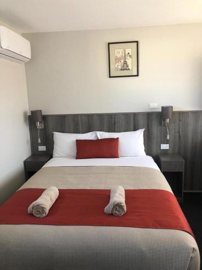 Bradman Motor Inn Кутамундра Экстерьер фото