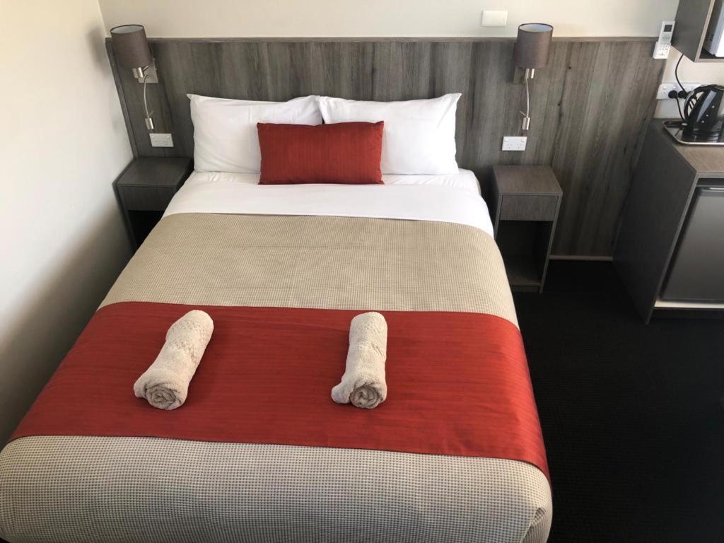 Bradman Motor Inn Кутамундра Экстерьер фото