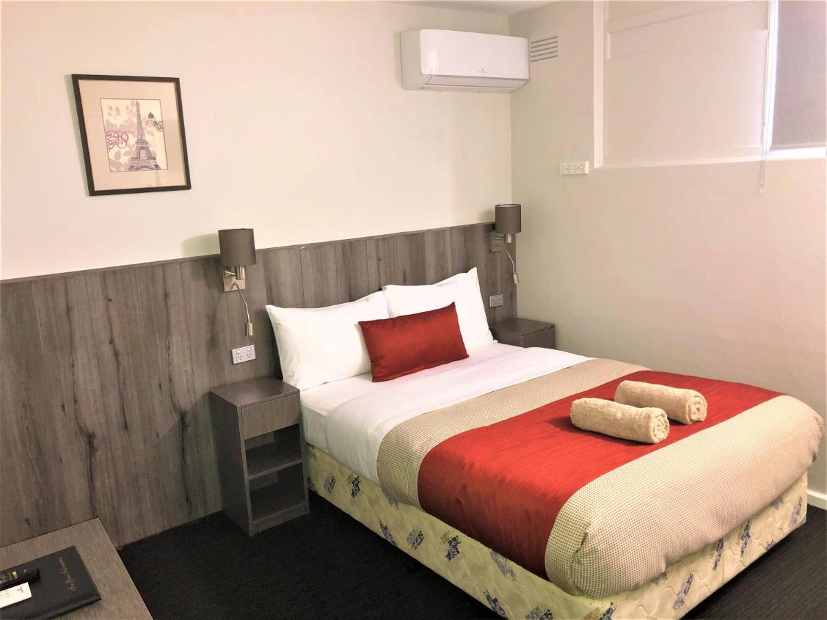 Bradman Motor Inn Кутамундра Экстерьер фото