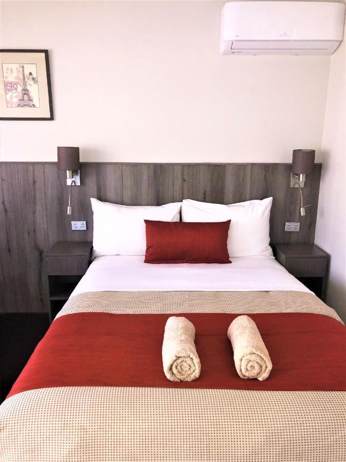 Bradman Motor Inn Кутамундра Экстерьер фото