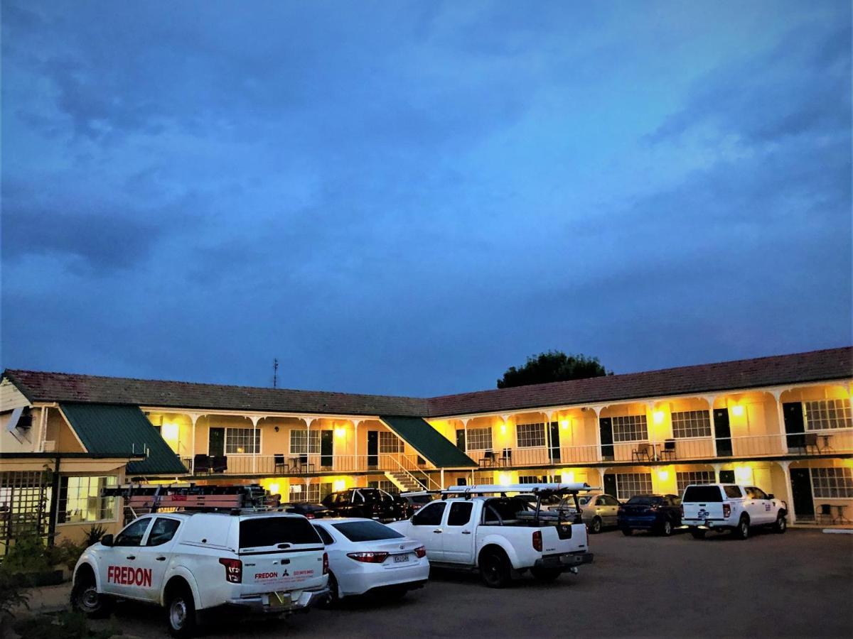 Bradman Motor Inn Кутамундра Экстерьер фото