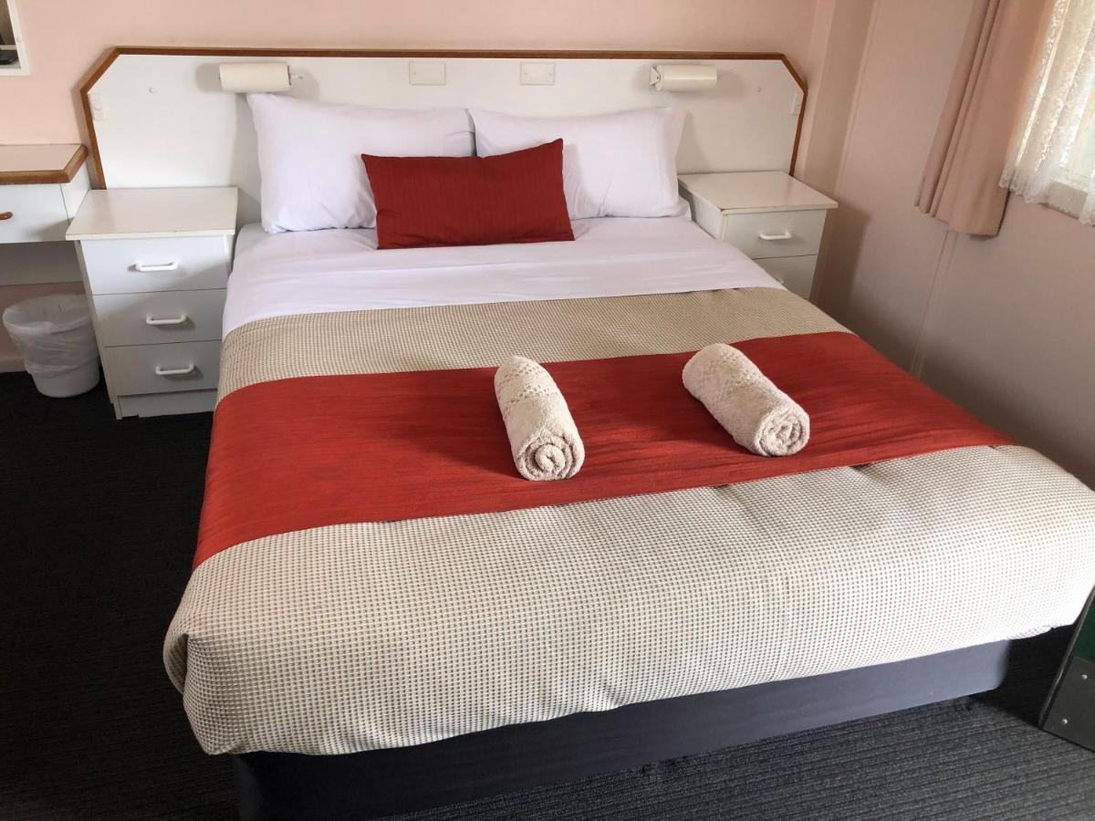Bradman Motor Inn Кутамундра Экстерьер фото