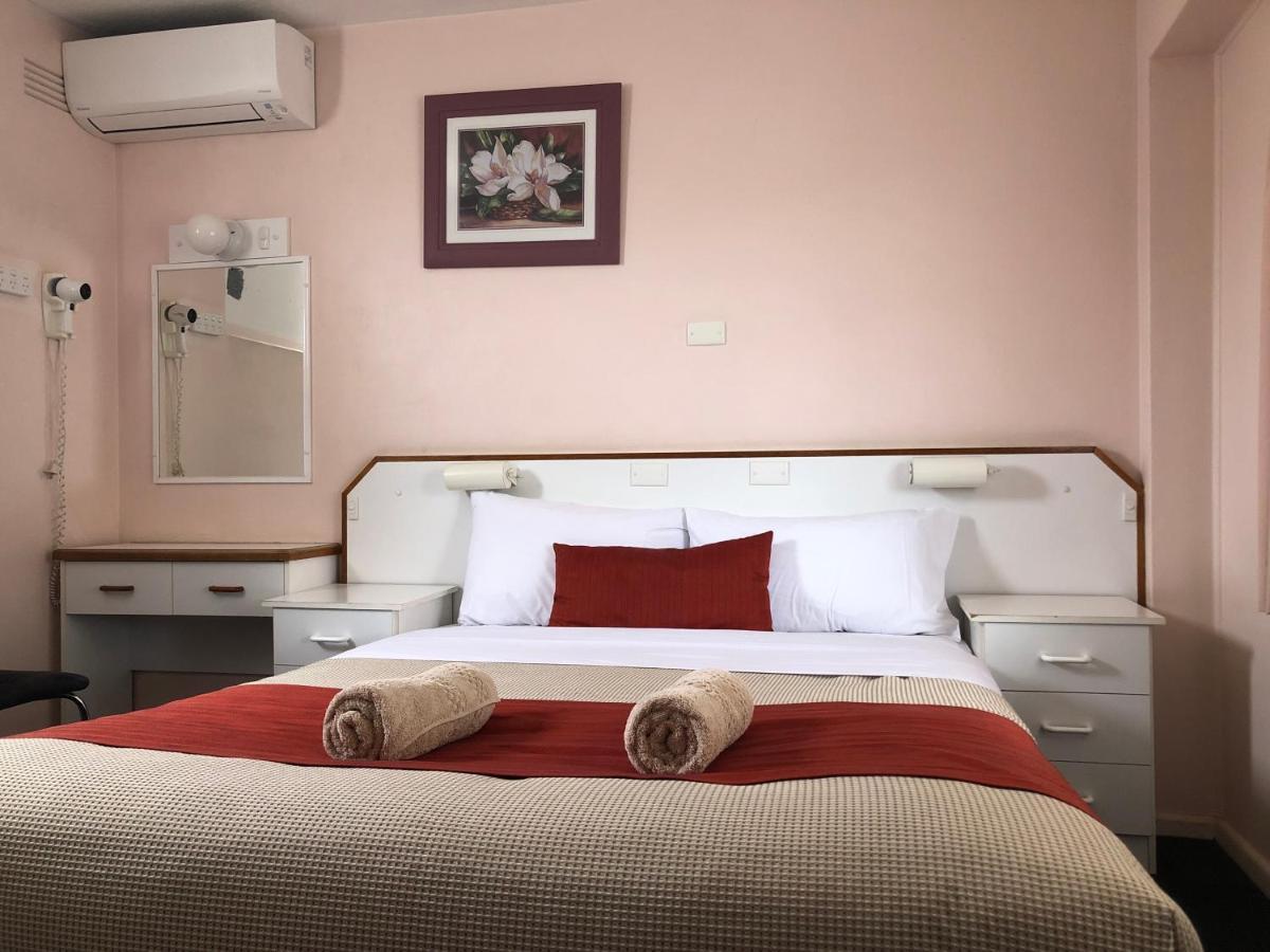 Bradman Motor Inn Кутамундра Экстерьер фото