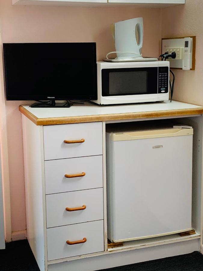 Bradman Motor Inn Кутамундра Экстерьер фото