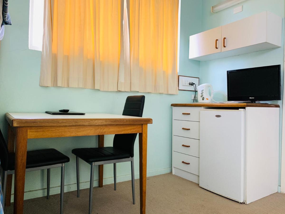 Bradman Motor Inn Кутамундра Экстерьер фото