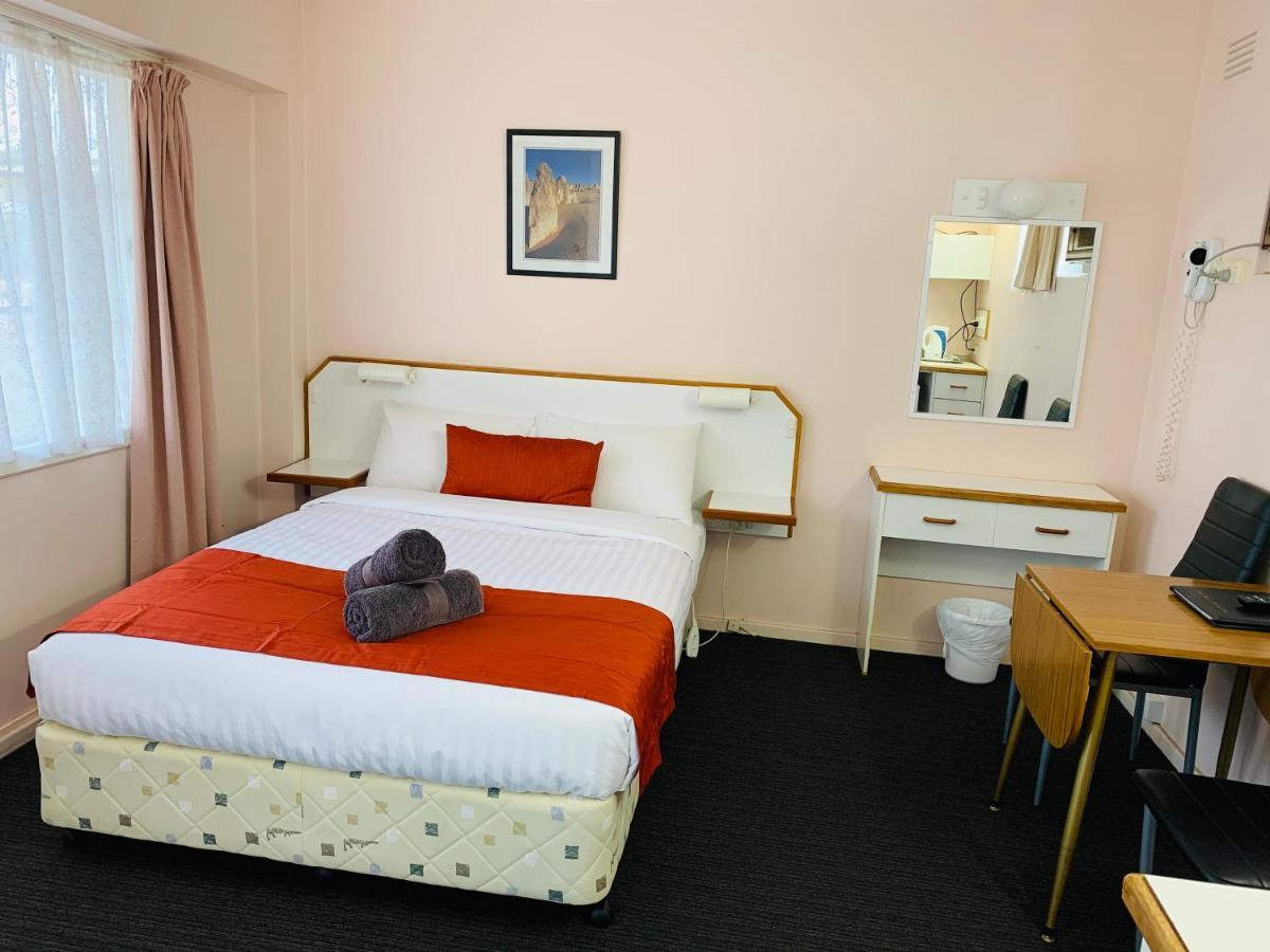 Bradman Motor Inn Кутамундра Экстерьер фото