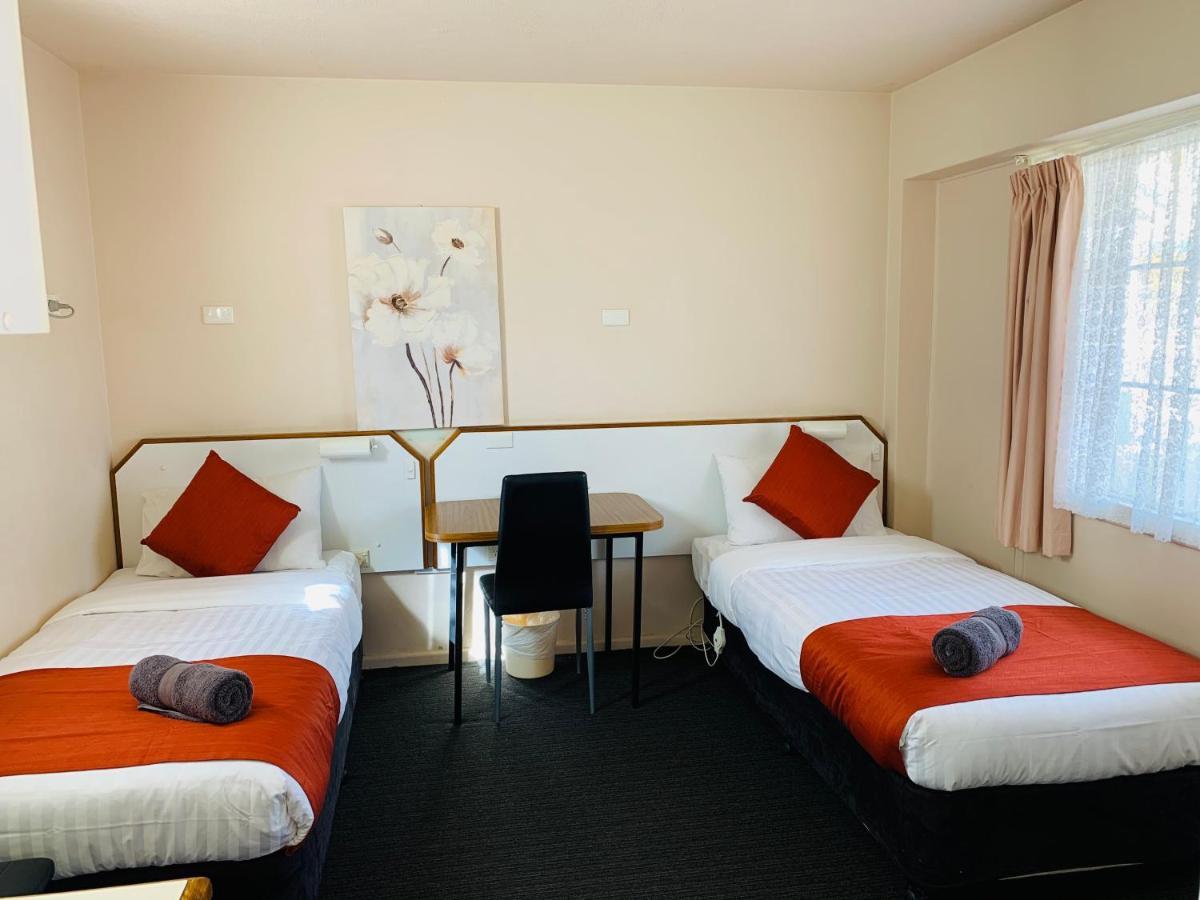 Bradman Motor Inn Кутамундра Экстерьер фото